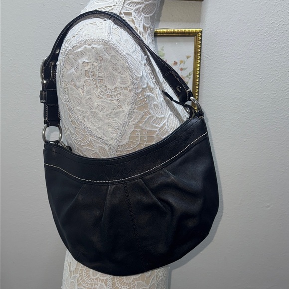 Vintage Coach Black Leather Shoulder Bag with Silver Accents - Picture 1 of 11